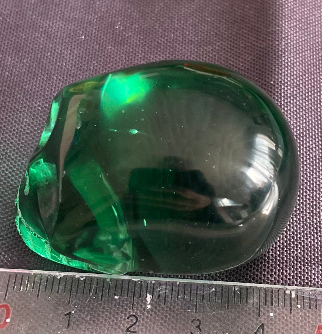 ANDARA onde de forme Crâne cristal Vert 68 g