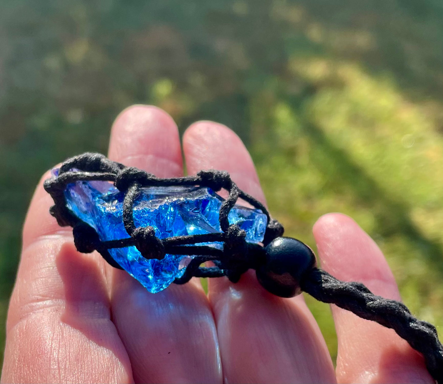 Pendentif macramé ANDARA bleu 13 g  | Cristal 5D / 777 •