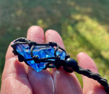 Pendentif macramé ANDARA bleu 13 g  | Cristal 5D / 777 •