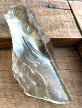Cargar imagen en el visor de la galería, ANDARA• Africain Oracle de la Nouvelle Terre ~ 82 g  | cristal Afrique
