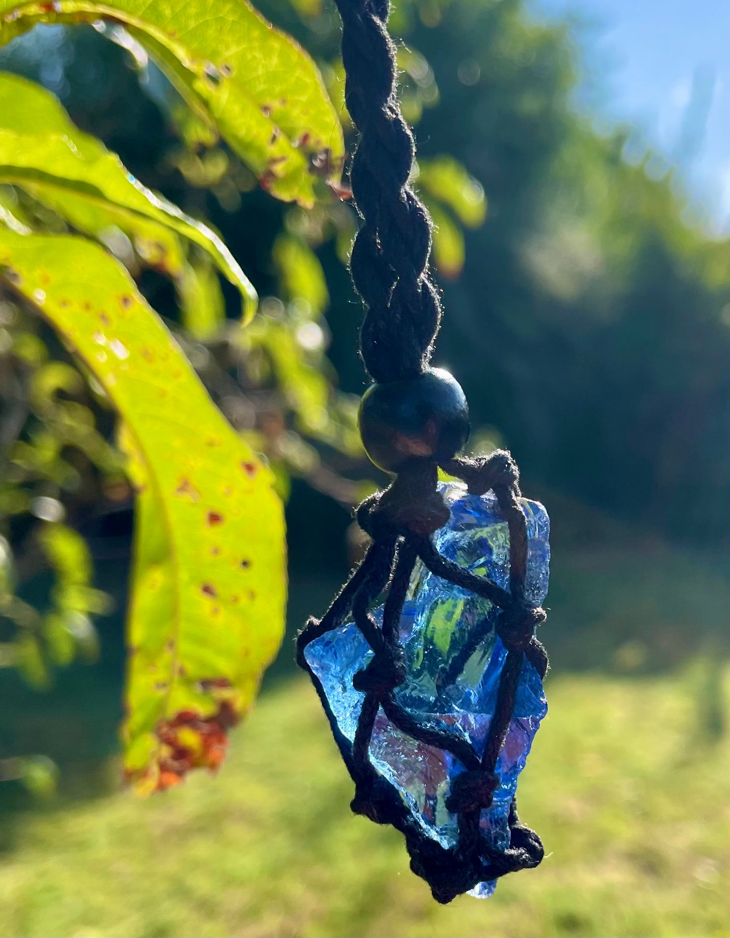 Pendentif macramé ANDARA bleu 13 g  | Cristal 5D / 777 •