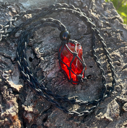 Pendentif macramé ANDARA rouge carmin 9 g  | Cristal 5D / 777 •
