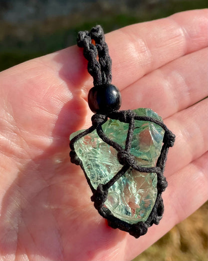 Pendentif macramé ANDARA vert d'eau 22 g  | Cristal 5D / 777 •