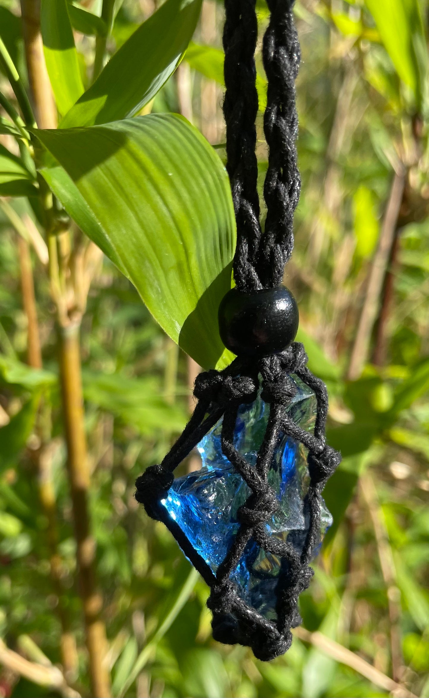 Pendentif macramé ANDARA bleu 13 g  | Cristal 5D / 777 •