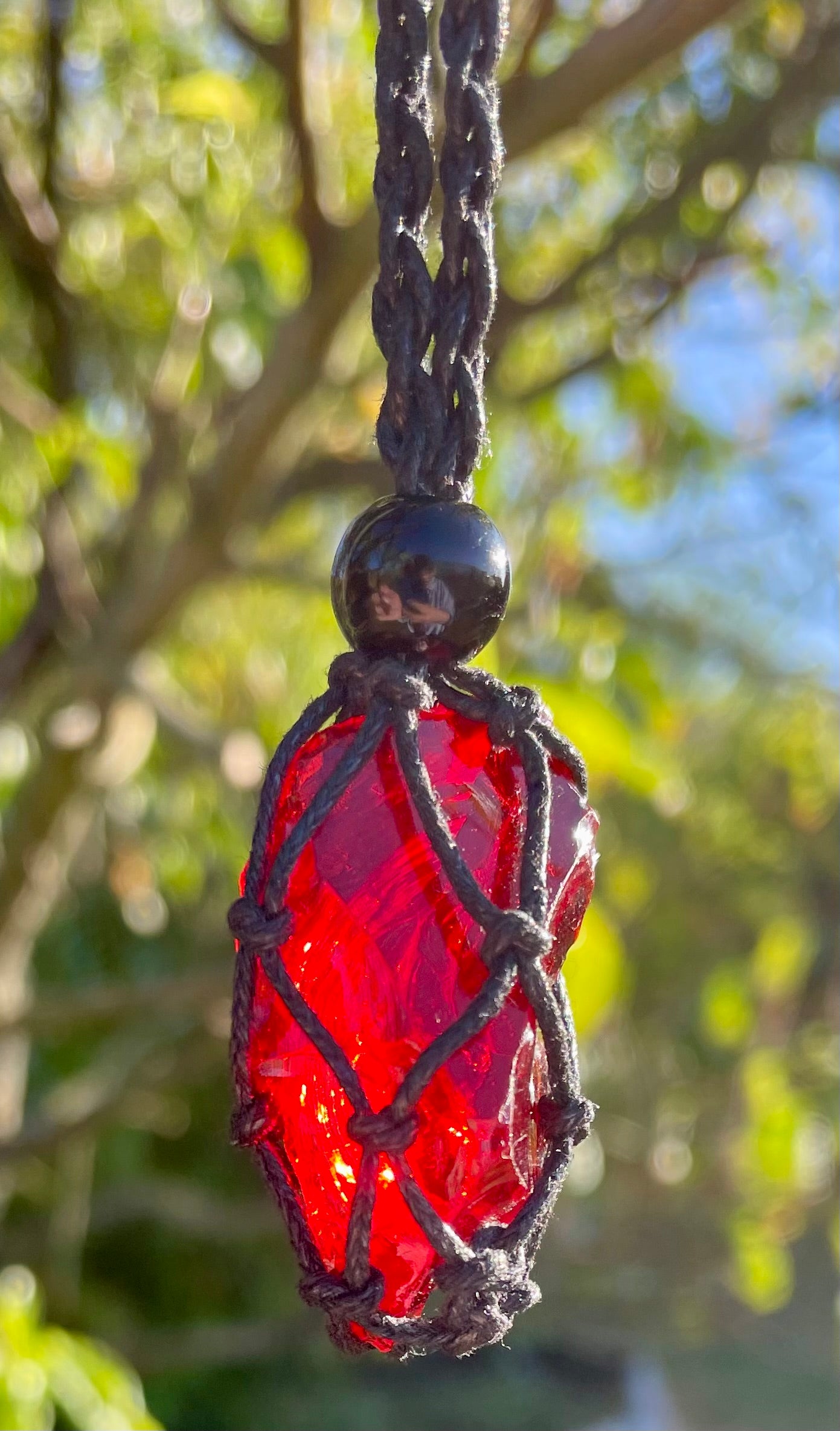 Pendentif macramé ANDARA rouge carmin 9 g  | Cristal 5D / 777 •