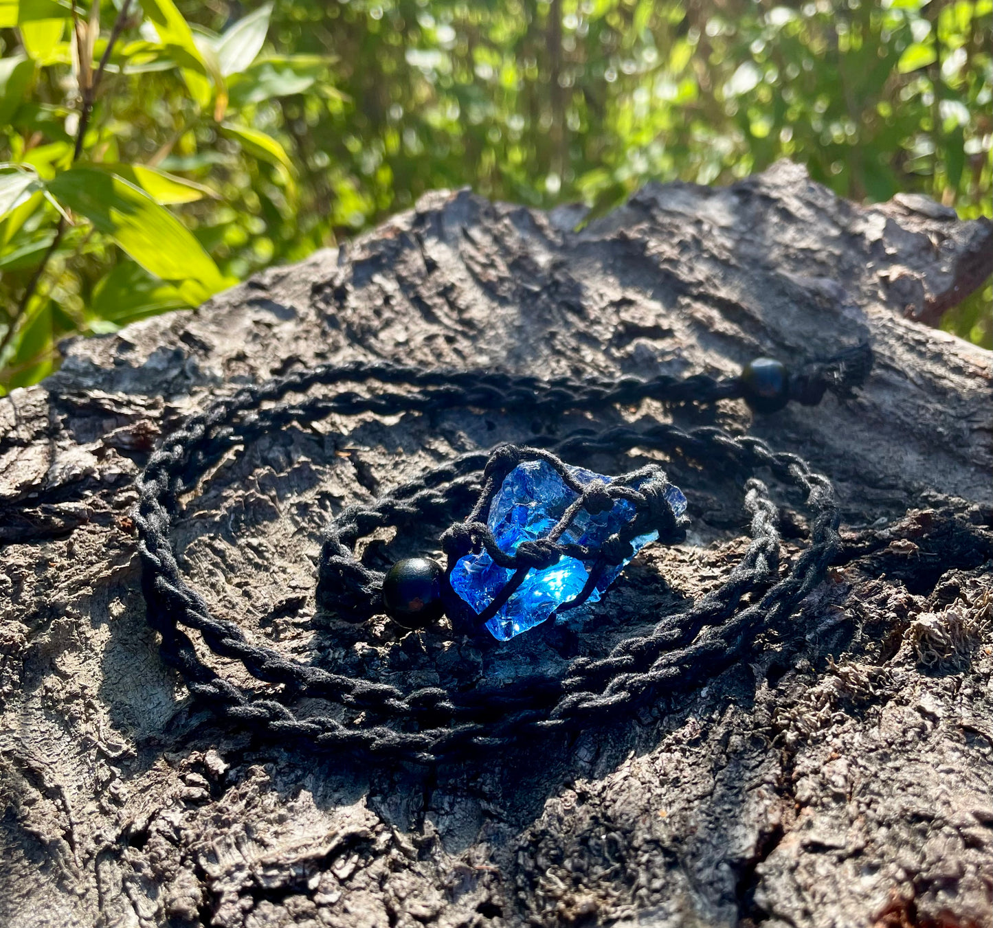 Pendentif macramé ANDARA bleu 13 g  | Cristal 5D / 777 •