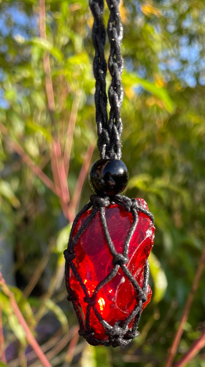 Pendentif macramé ANDARA rouge carmin 9 g  | Cristal 5D / 777 •
