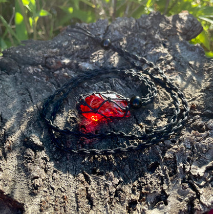 Pendentif macramé ANDARA rouge carmin 9 g  | Cristal 5D / 777 •