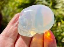 Charger l&#39;image dans la galerie, ANDARA onde de forme crâne cristal Licorne 58 g

