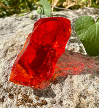 Cargar imagen en el visor de la galería, ANDARA Montagne pelée Flamme Rouge ~ 102 g ~ pierres et cristaux
